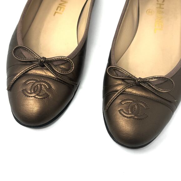 Chanel Metallic Bronze Leather Ballet Flats | CC Logo Ballerinas Size 37 | 6.5 - Picture 4 of 12
